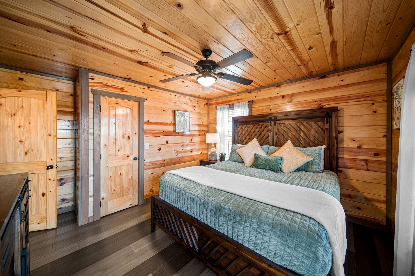 Glorious Wooden Cabin with Swimming Pool in Pigeon Forge, Tennessee