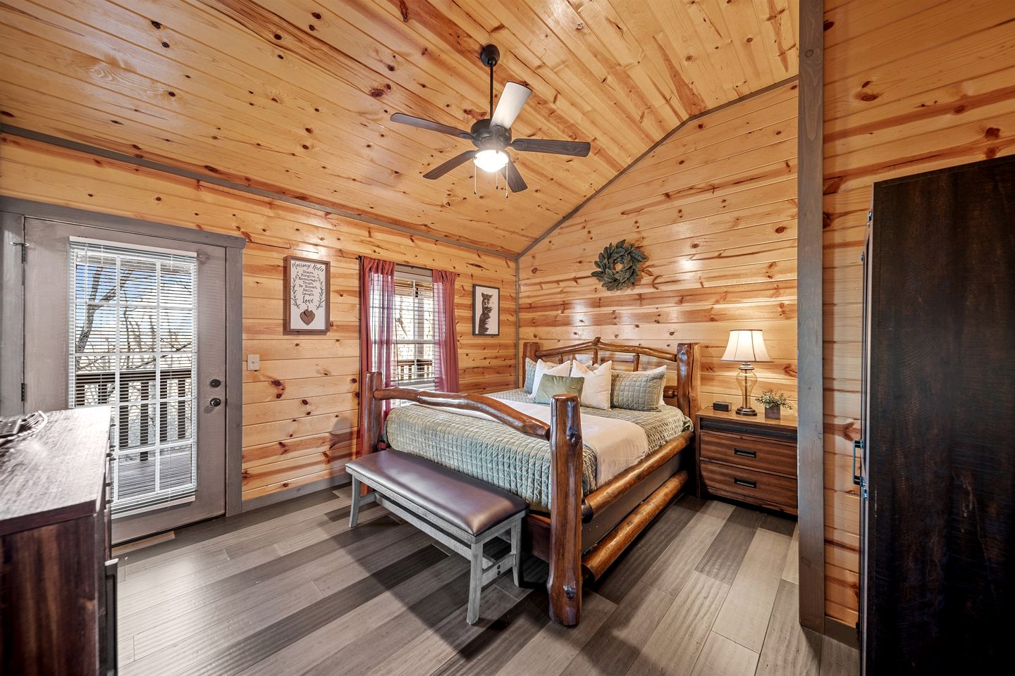Glorious Wooden Cabin with Swimming Pool in Pigeon Forge, Tennessee