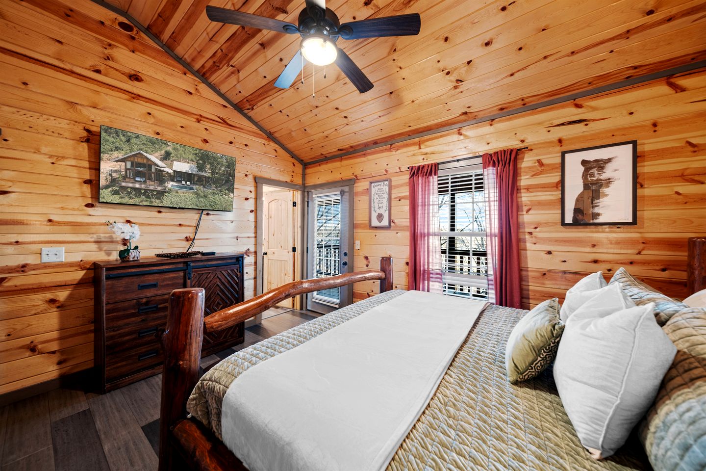 Glorious Wooden Cabin with Swimming Pool in Pigeon Forge, Tennessee