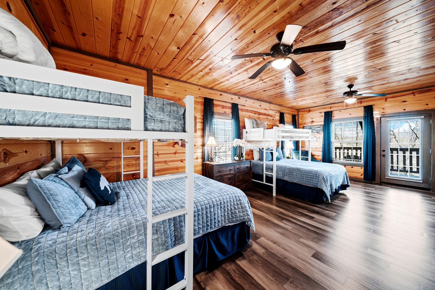 Glorious Wooden Cabin with Swimming Pool in Pigeon Forge, Tennessee