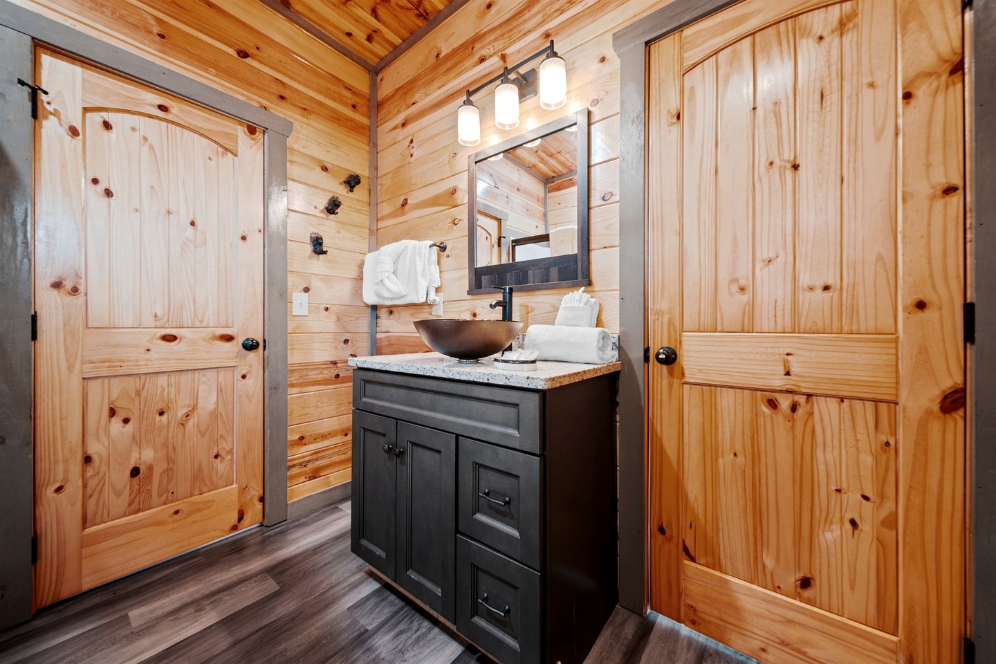 Glorious Wooden Cabin with Swimming Pool in Pigeon Forge, Tennessee
