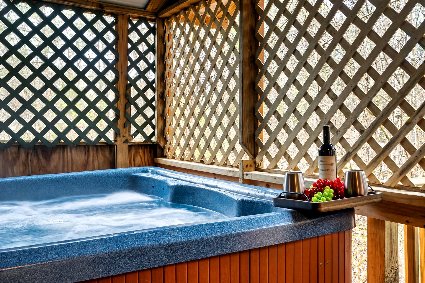 Spectacular Wooden Cabin with Hot-tub in Sevierville, Tennessee