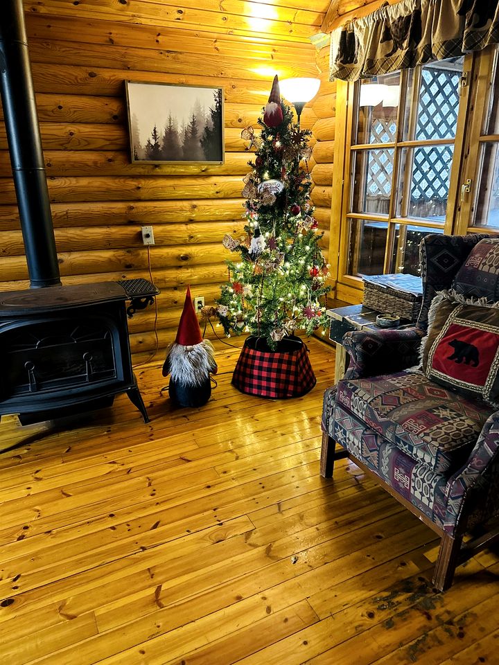 Spectacular Wooden Cabin with Hot-tub in Sevierville, Tennessee