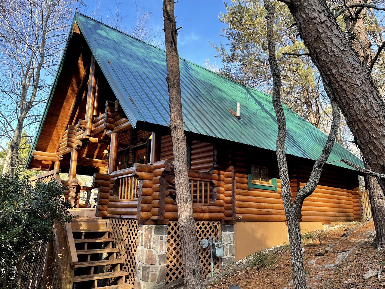Spectacular Wooden Cabin with Hot-tub in Sevierville, Tennessee