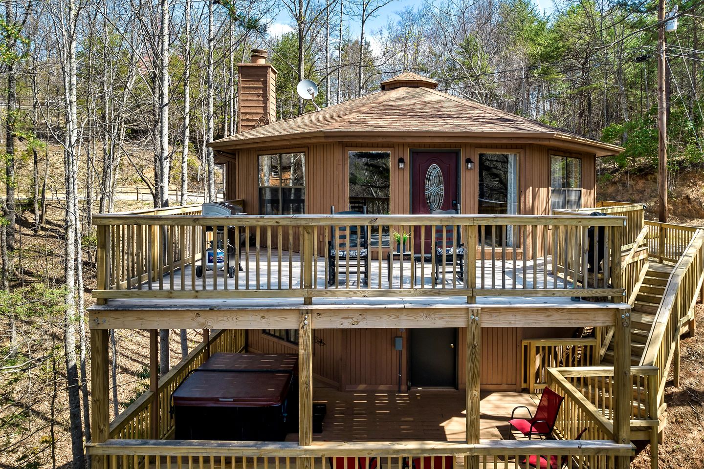Magnificent Cabin with Hot-tub and Hiking Trails Near in Gatlinburg, Tennessee