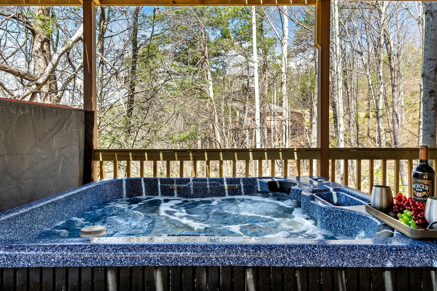 Magnificent Cabin with Hot-tub and Hiking Trails Near in Gatlinburg, Tennessee