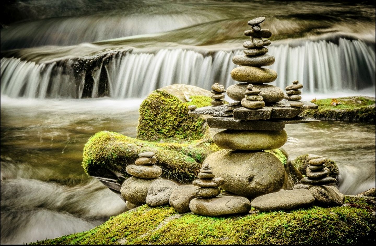 Magnificent Cabin with Hot-tub and Hiking Trails Near in Gatlinburg, Tennessee