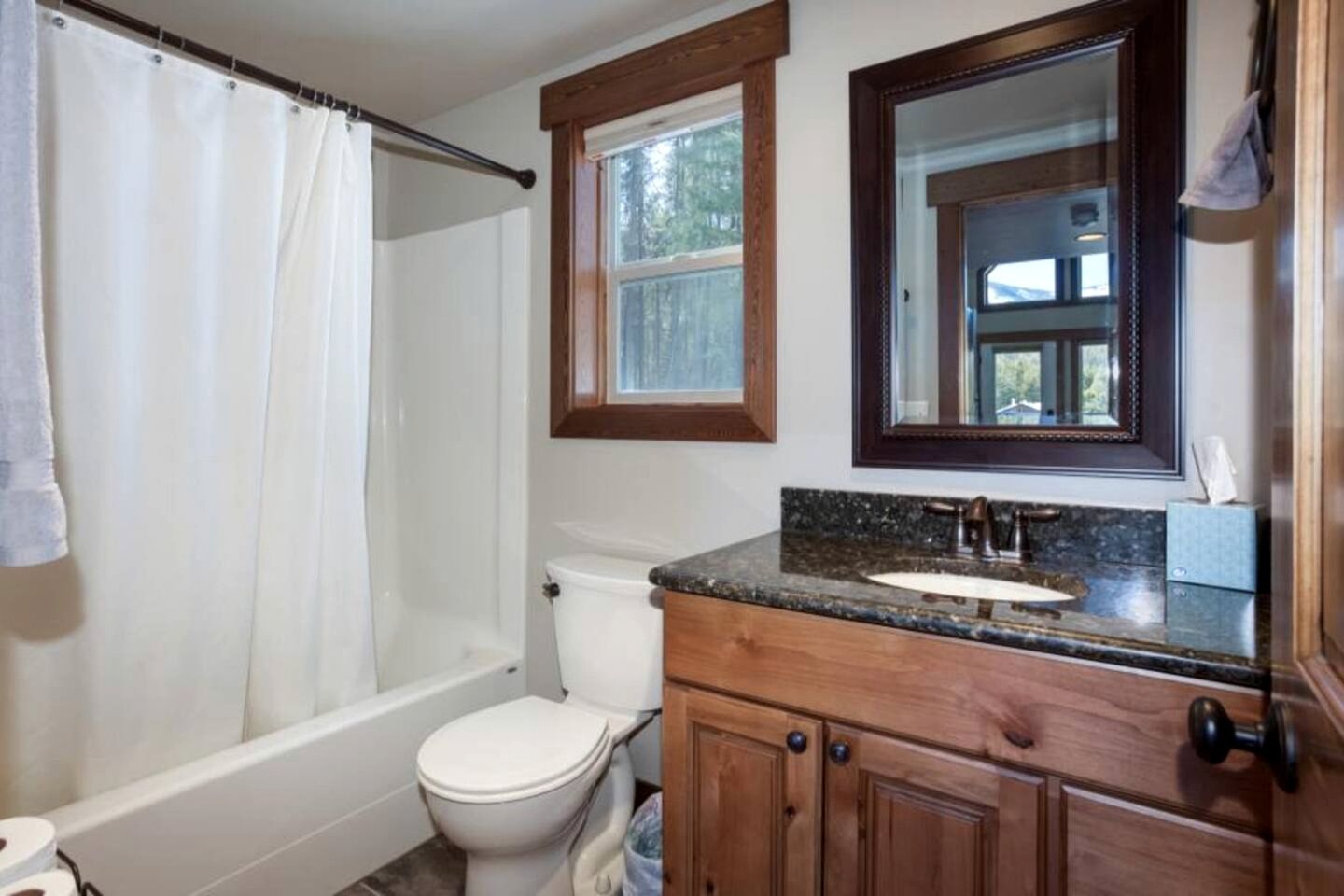 Inviting Vacation Cabin with Mountain Views near Glacier National Park, Montana