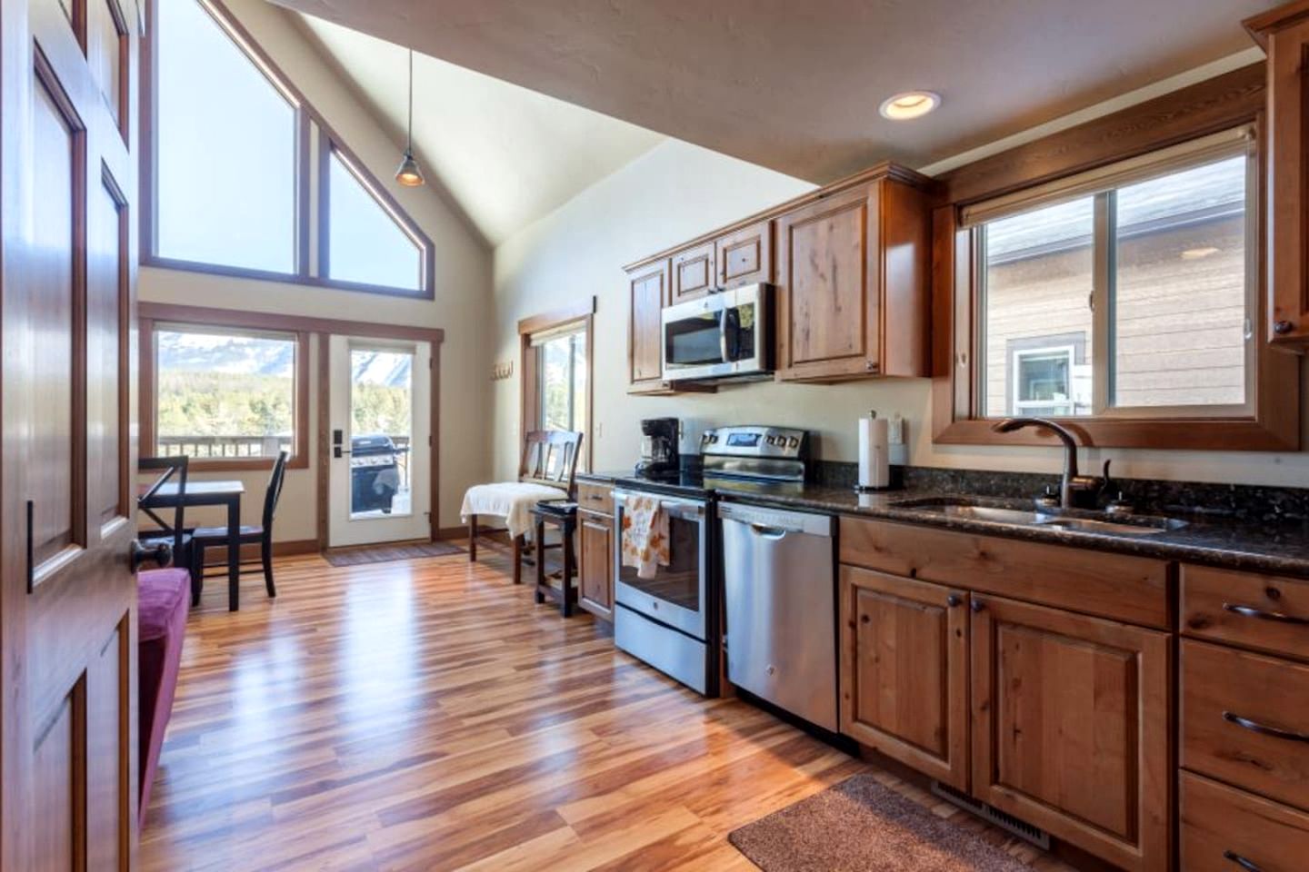 Inviting Vacation Cabin with Mountain Views near Glacier National Park, Montana