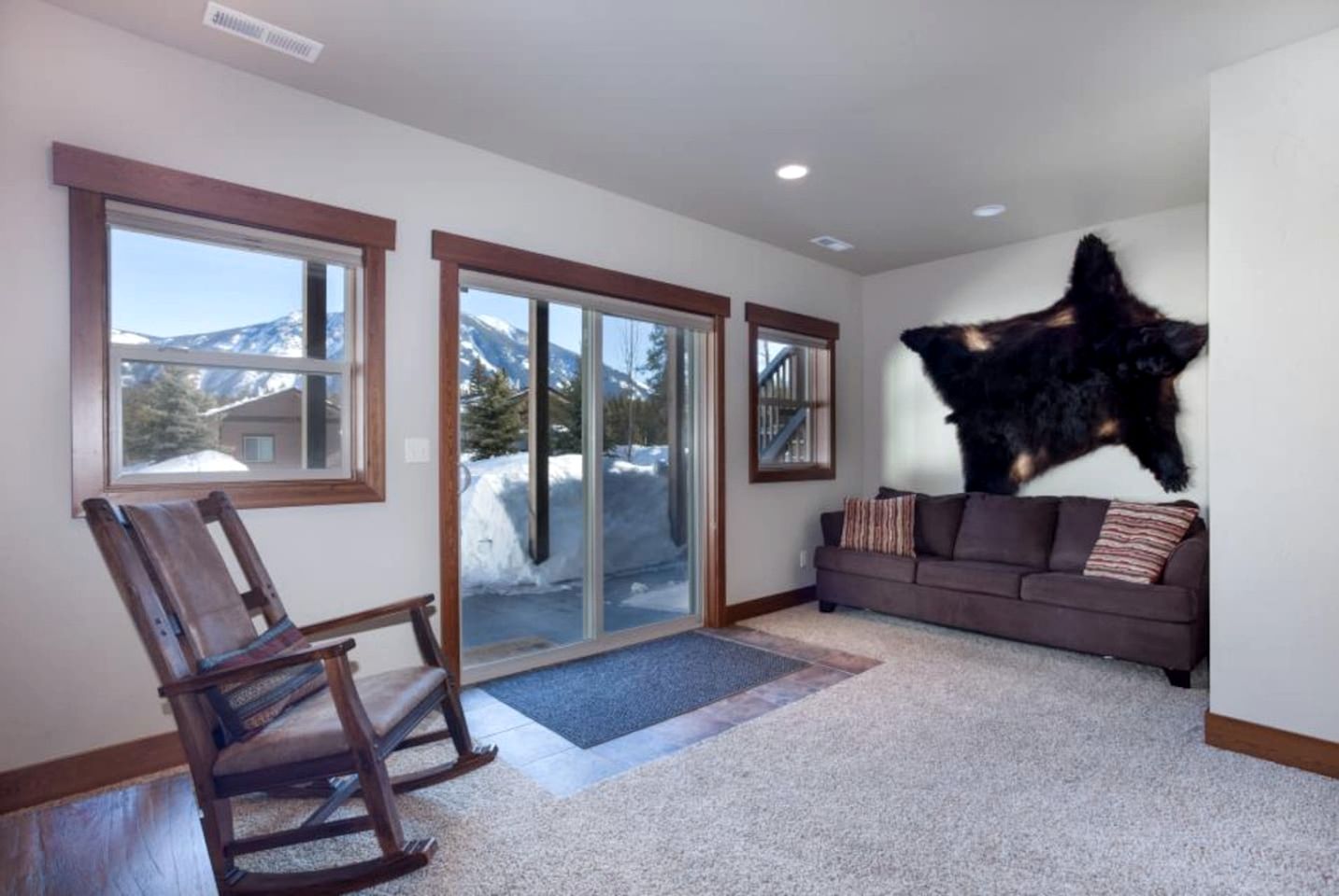 Inviting Vacation Cabin with Mountain Views near Glacier National Park, Montana