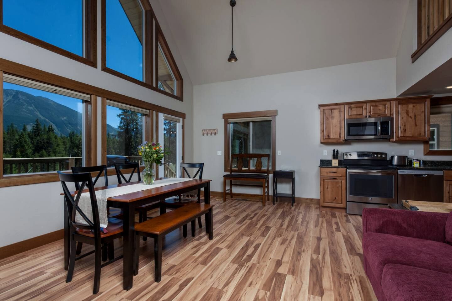 Inviting Vacation Cabin with Mountain Views near Glacier National Park, Montana