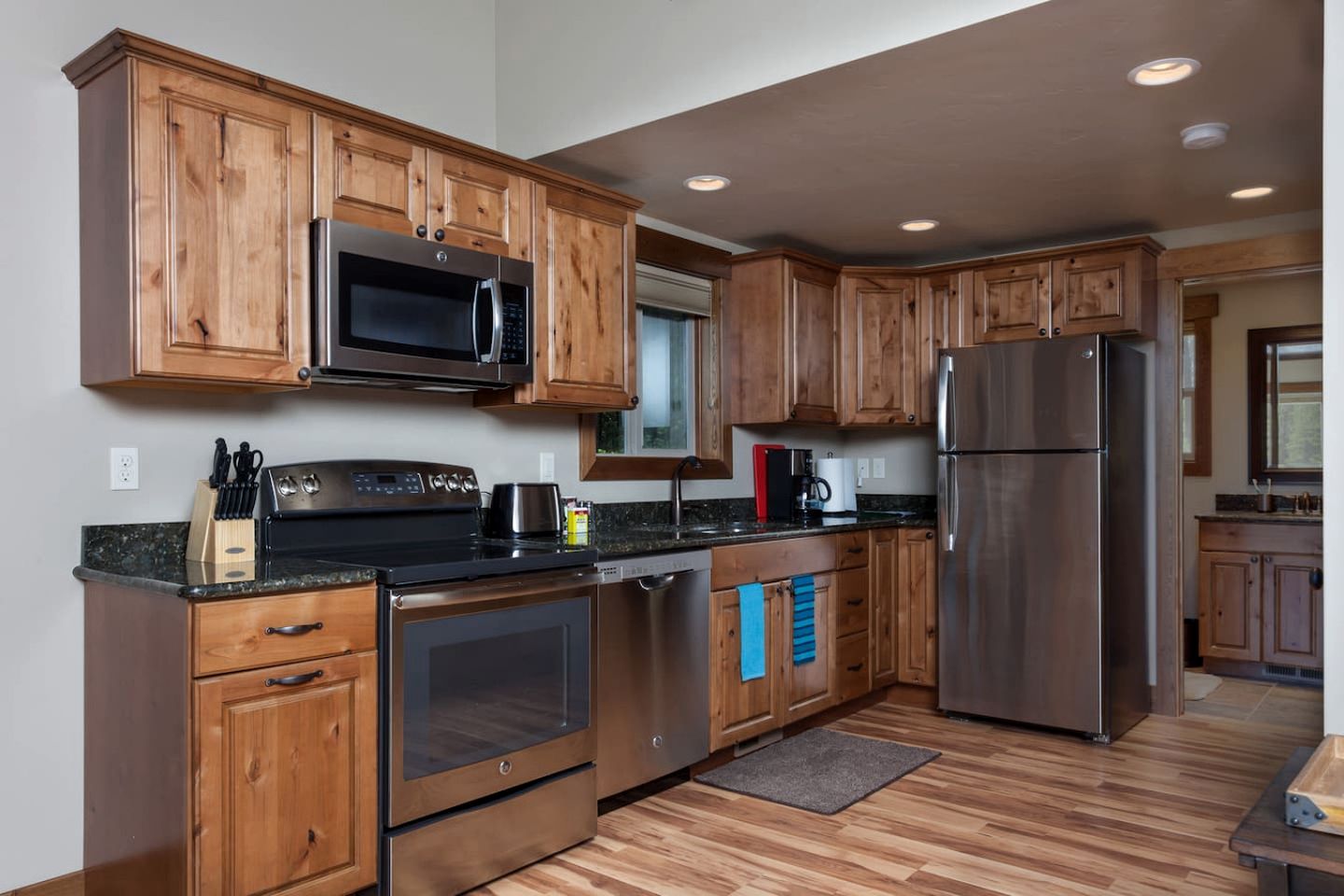 Inviting Vacation Cabin with Mountain Views near Glacier National Park, Montana