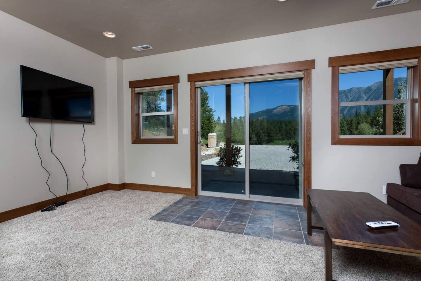 Inviting Vacation Cabin with Mountain Views near Glacier National Park, Montana