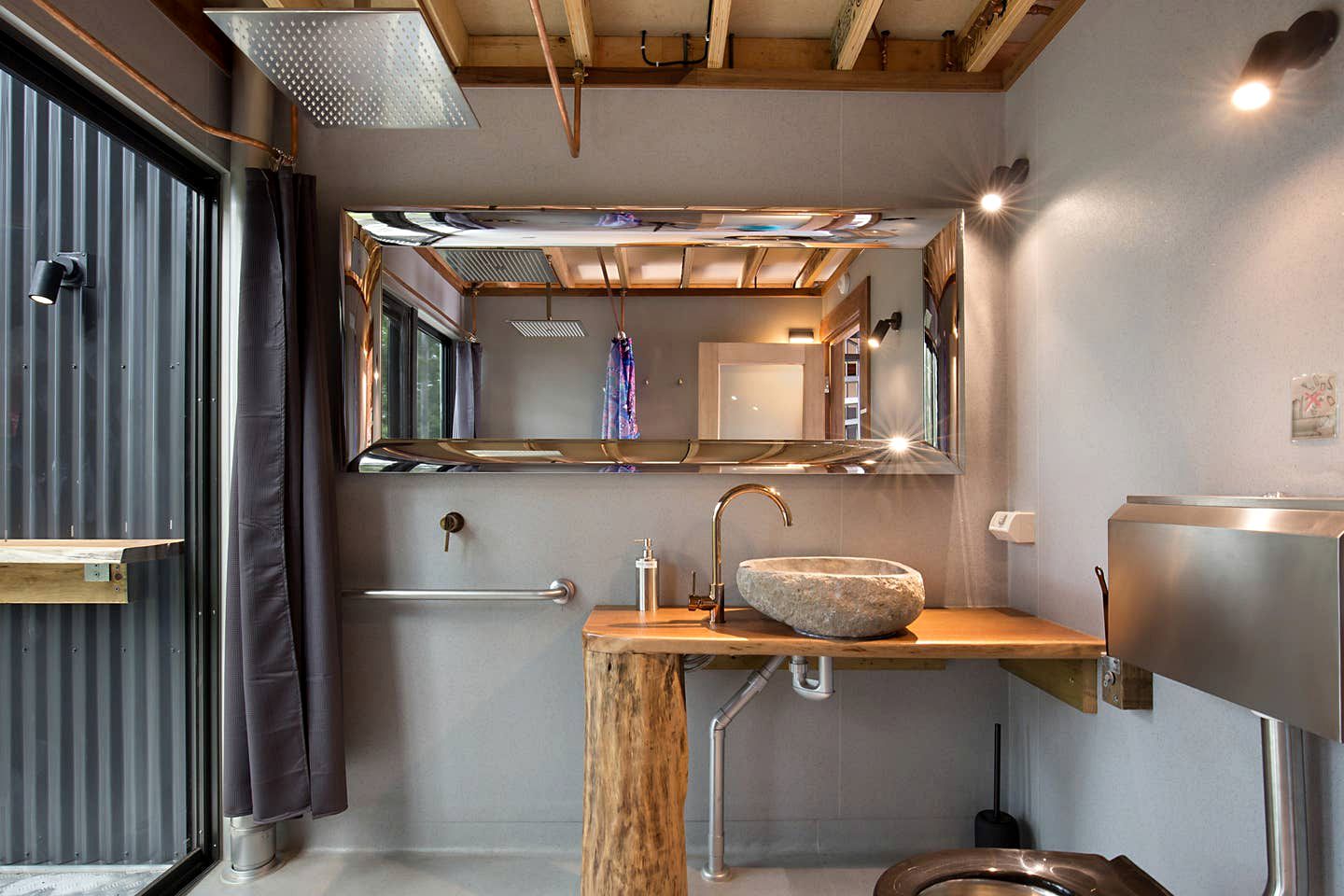 Stunning Tree House with Pool Access Ideal for Luxury Holiday Accommodation, Gold Coast