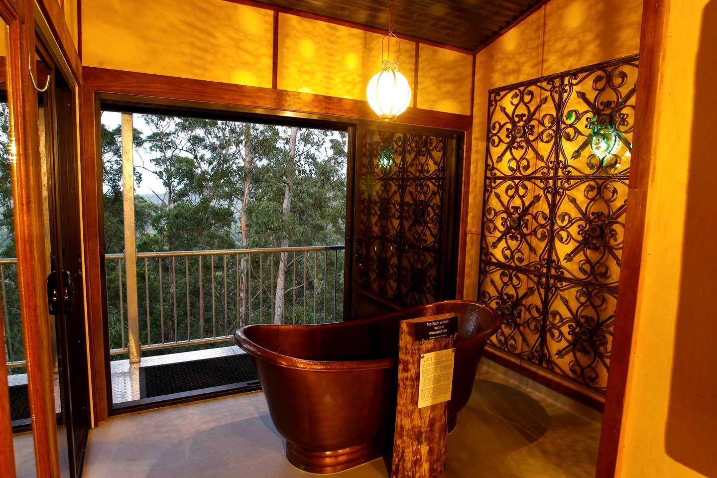 Stunning Tree House with Pool Access Ideal for Luxury Holiday Accommodation, Gold Coast
