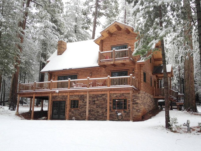 Log Cabins (Volcano, California, United States)