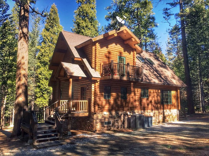 Log Cabins (Volcano, California, United States)