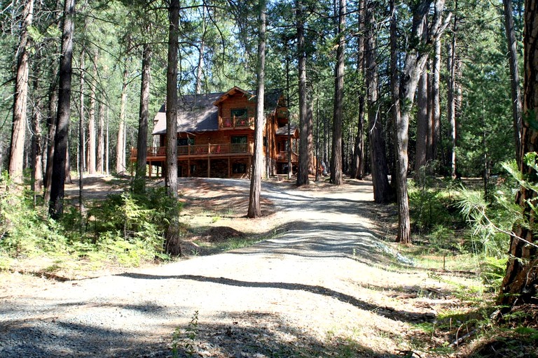 Log Cabins (Volcano, California, United States)