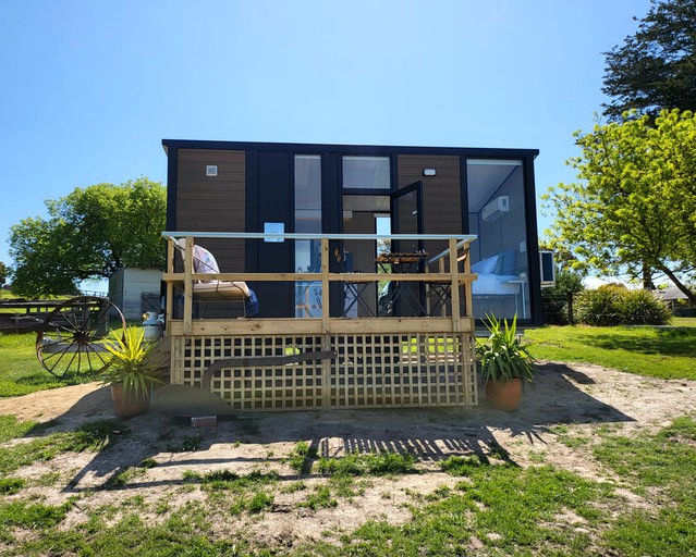 Golden Plains Shire Tiny Glamping House for a Nature Escape near Ballarat, Victoria