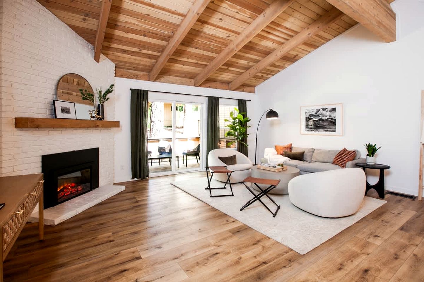 Stylish Mountain-View Townhome with Modern Comforts near Lake Tahoe in Incline Village, Nevada