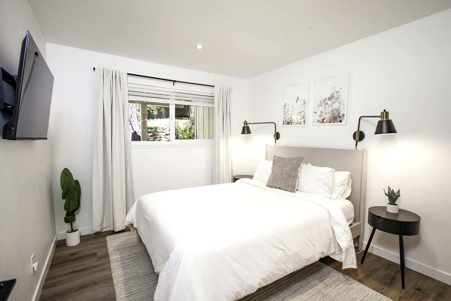 Stylish Mountain-View Townhome with Modern Comforts near Lake Tahoe in Incline Village, Nevada