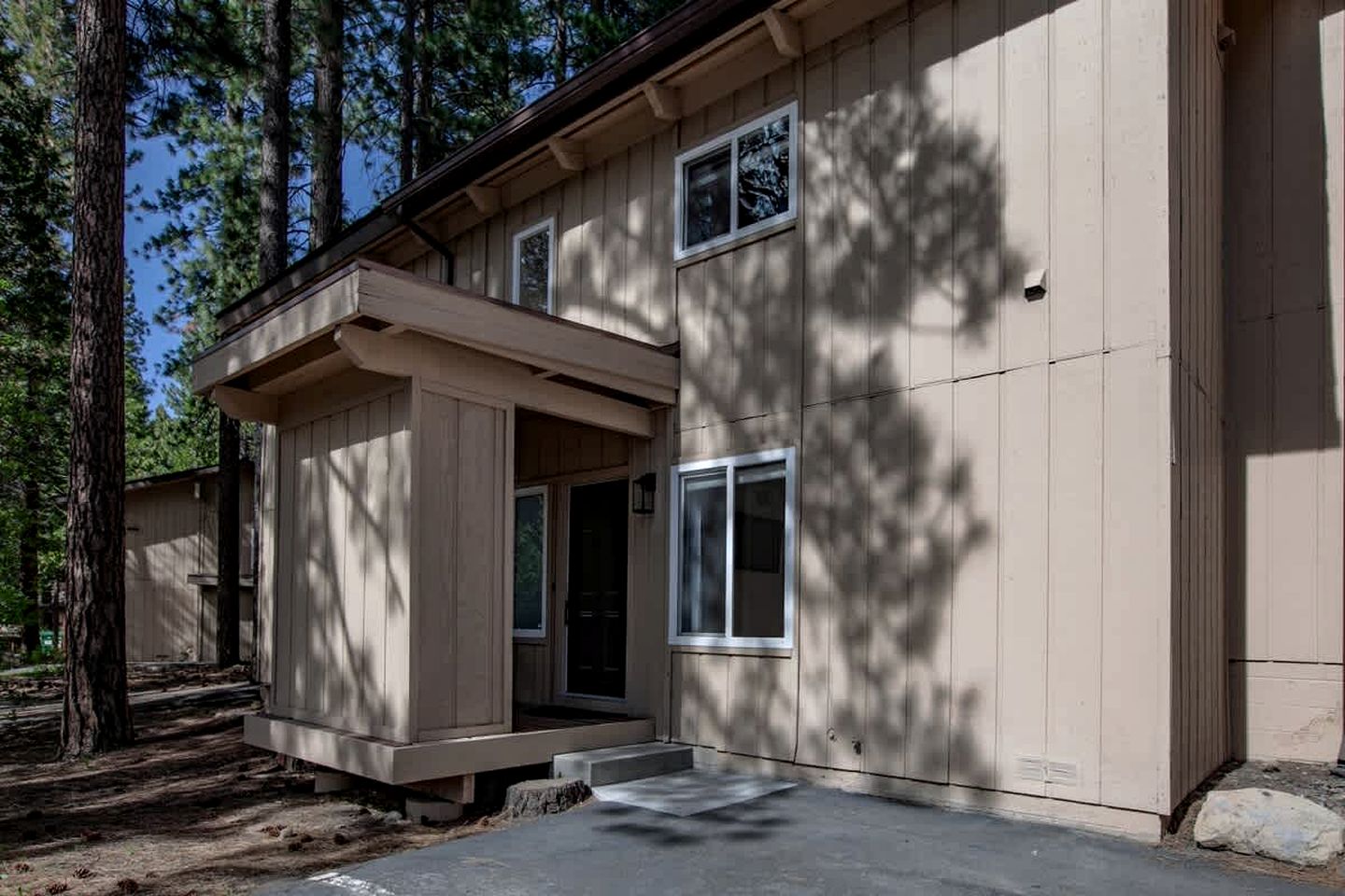 Stylish Mountain-View Townhome with Modern Comforts near Lake Tahoe in Incline Village, Nevada