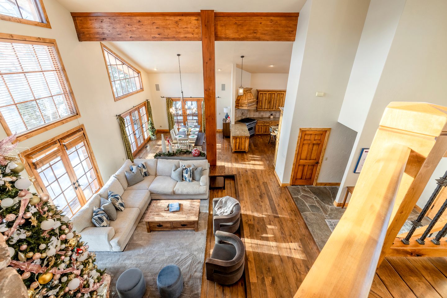Elegant Mountain Getaway with Stunning Views, Hot Tub, and Cozy Fireplace in Park City, Colorado
