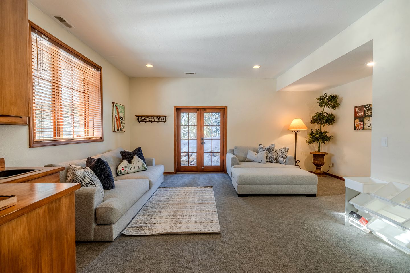 Elegant Mountain Getaway with Stunning Views, Hot Tub, and Cozy Fireplace in Park City, Colorado