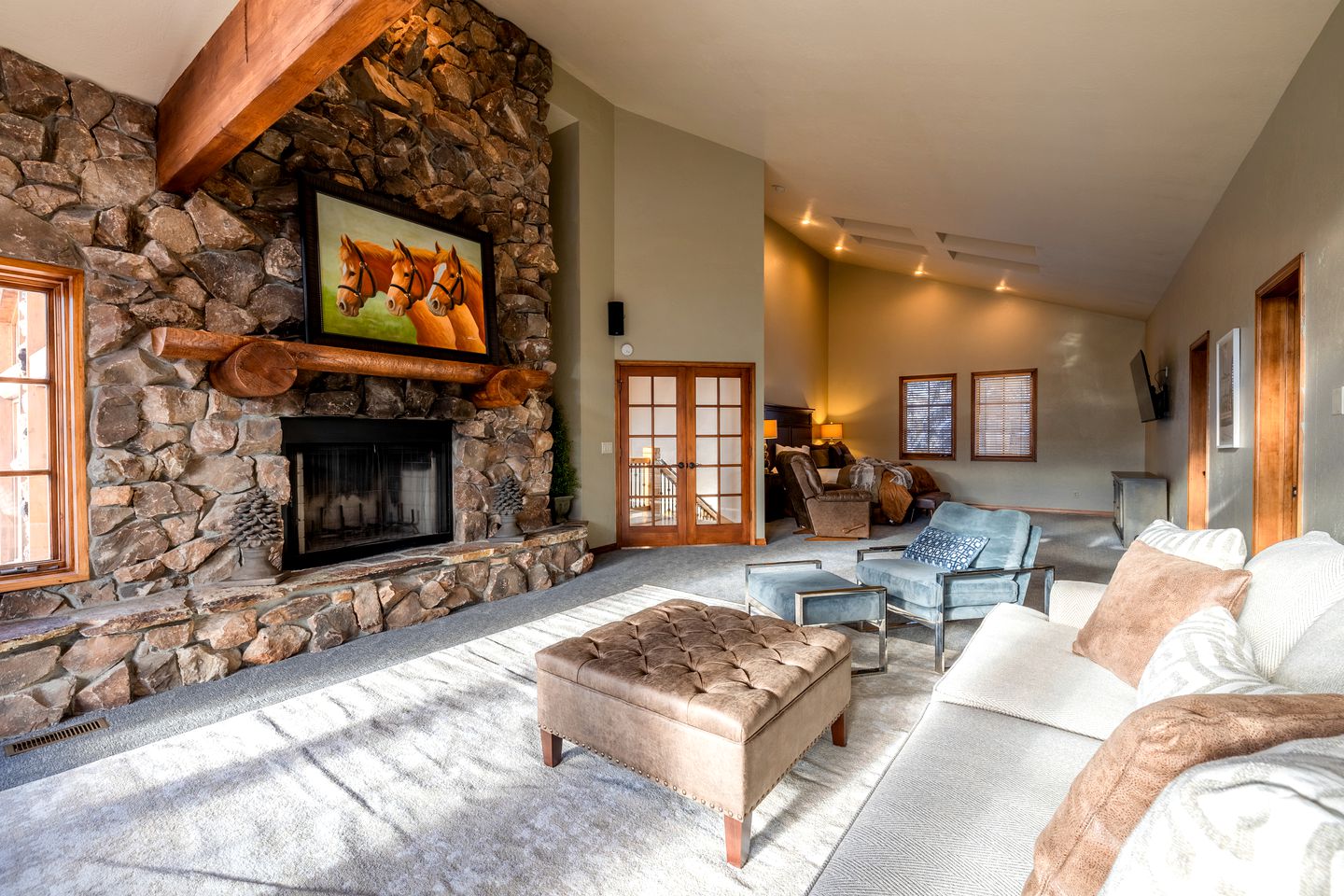 Elegant Mountain Getaway with Stunning Views, Hot Tub, and Cozy Fireplace in Park City, Colorado