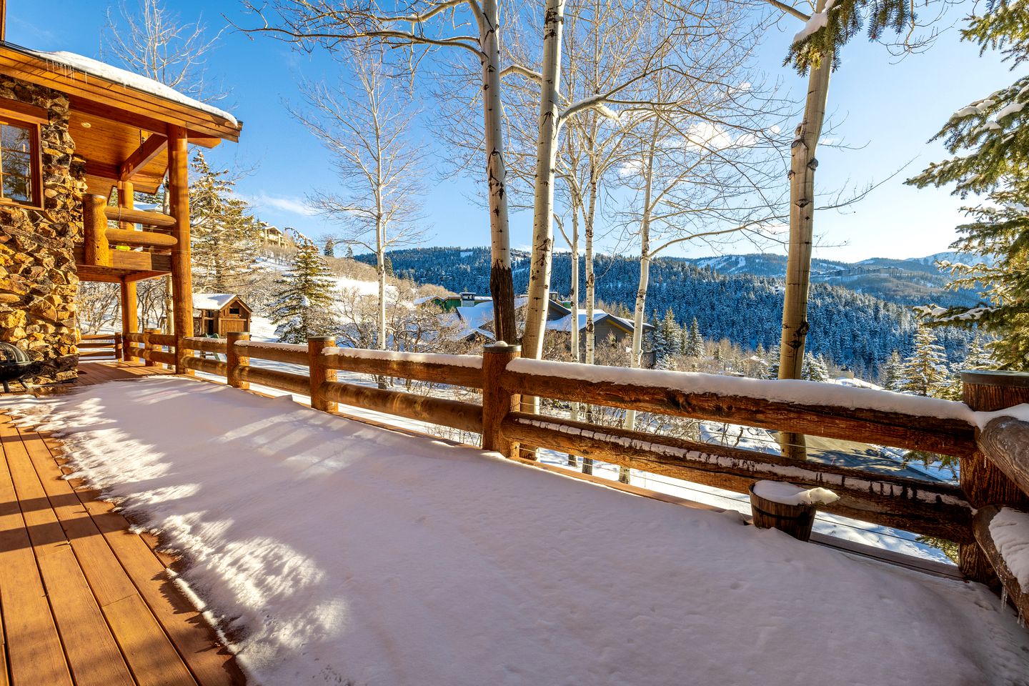 Elegant Mountain Getaway with Stunning Views, Hot Tub, and Cozy Fireplace in Park City, Colorado