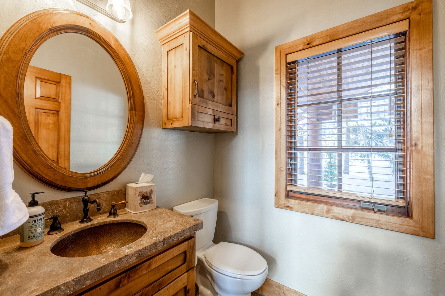 Elegant Mountain Getaway with Stunning Views, Hot Tub, and Cozy Fireplace in Park City, Colorado