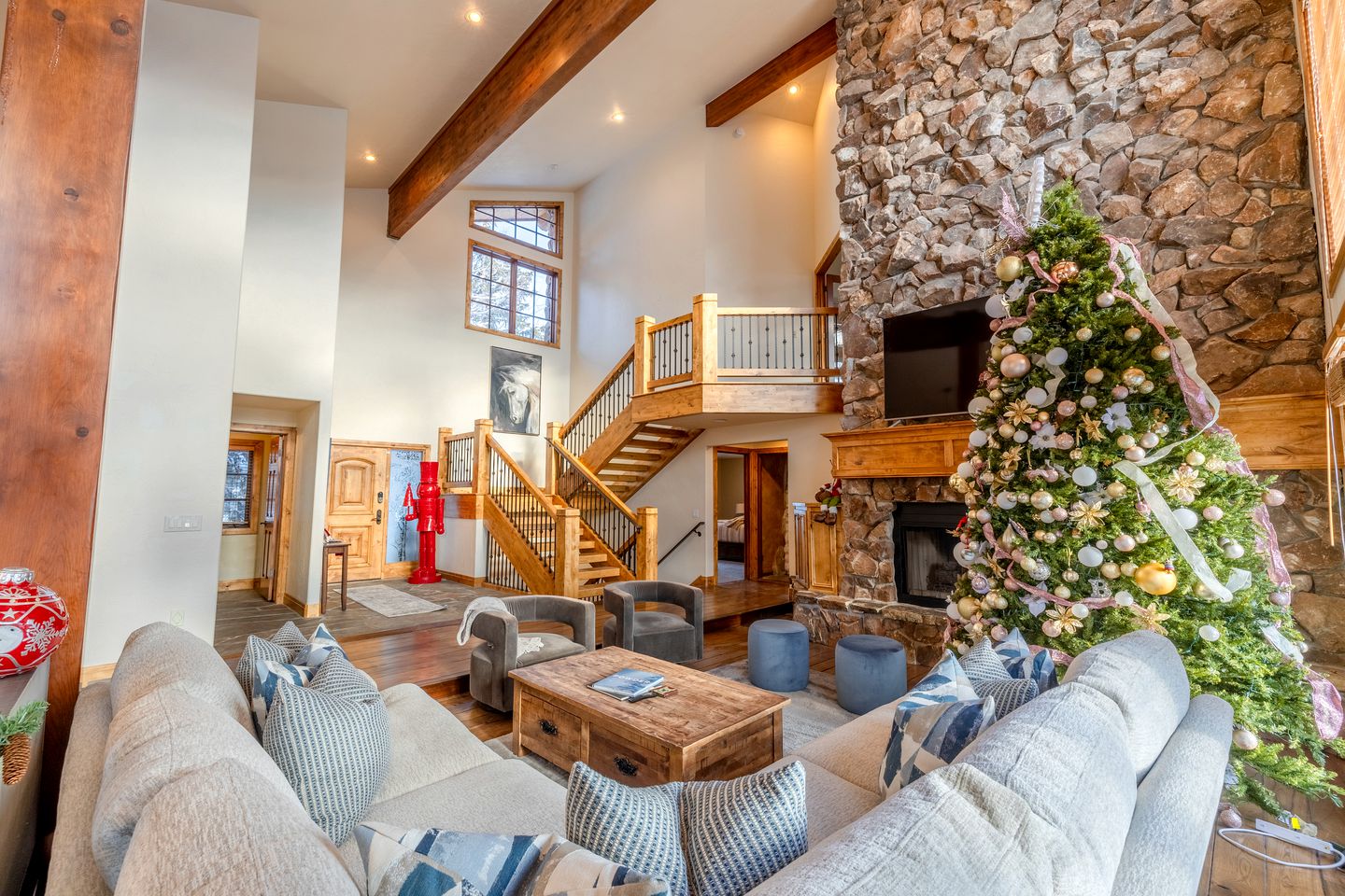 Elegant Mountain Getaway with Stunning Views, Hot Tub, and Cozy Fireplace in Park City, Colorado