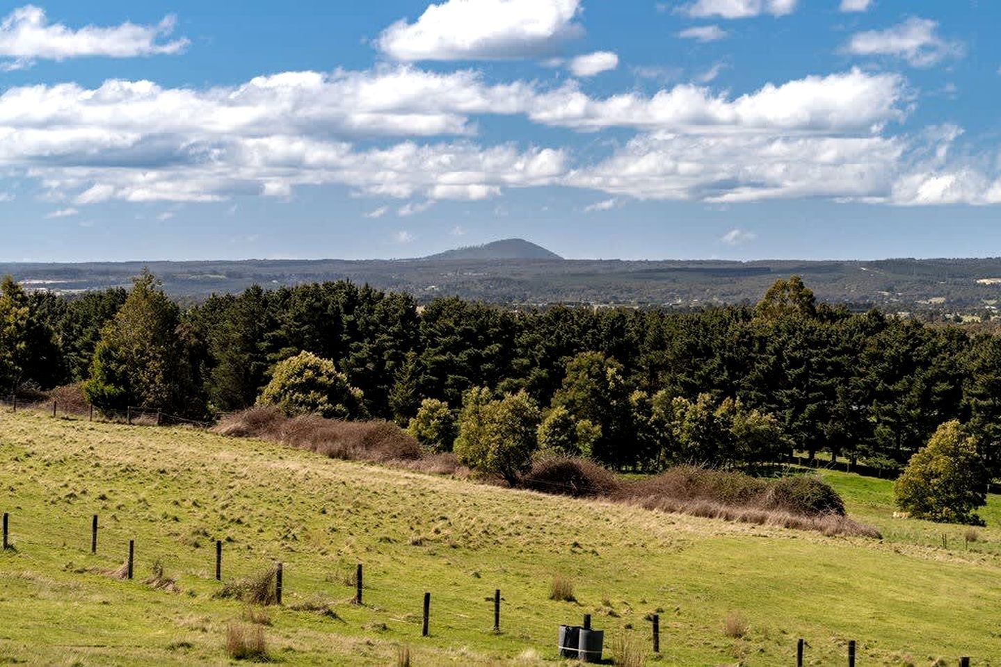 Golden Plains Shire Tiny Glamping House for a Nature Escape near Ballarat, Victoria