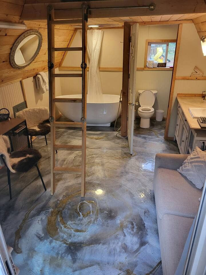 Romantic Golden Tree Ring Cabin with Forest Views & Egg Tub near Homestead Farm in British Columbia