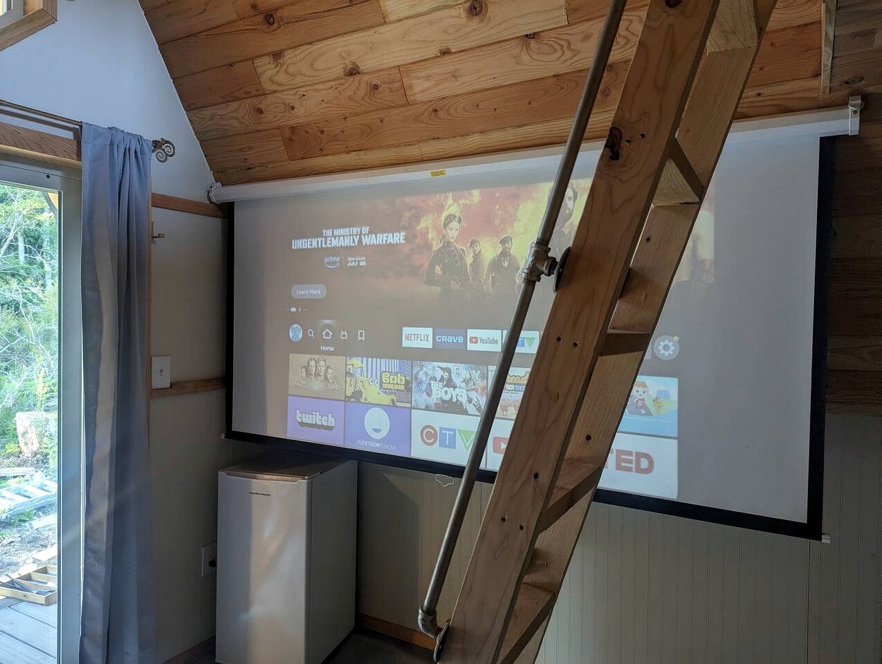 Romantic Golden Tree Ring Cabin with Forest Views & Egg Tub near Homestead Farm in British Columbia