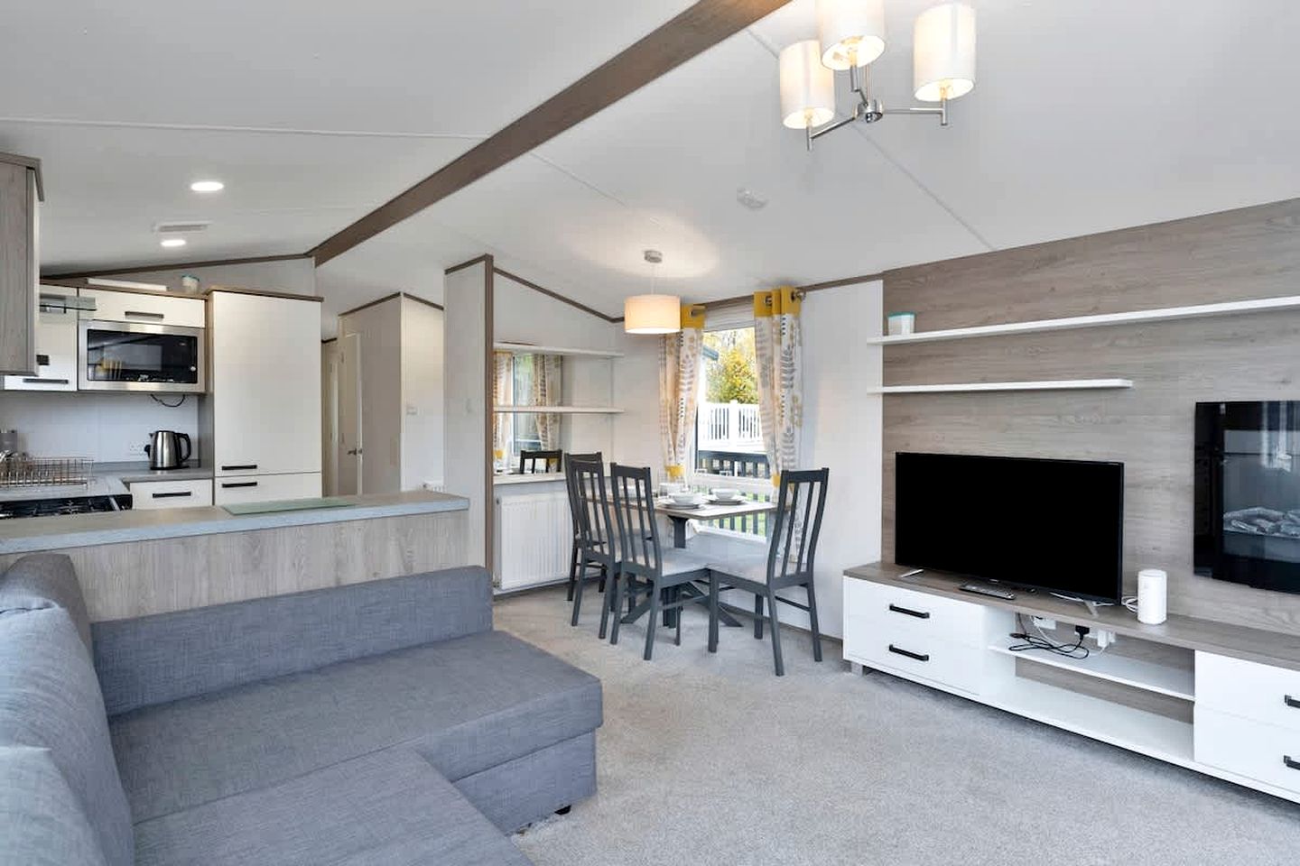 Modern Seaside Holiday Home with Beach Access, & Family-Friendly Escape in Scotland, United Kingdom