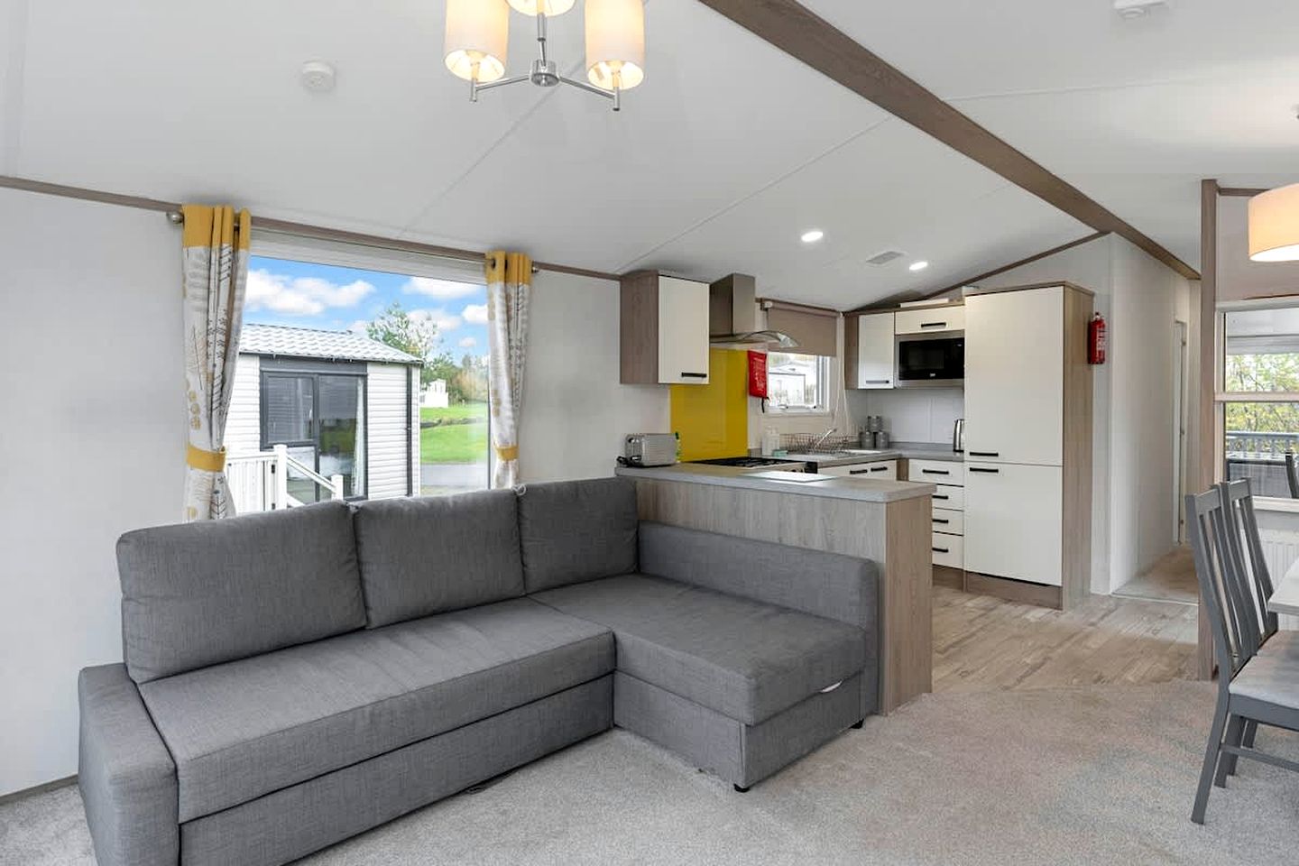 Modern Seaside Holiday Home with Beach Access, & Family-Friendly Escape in Scotland, United Kingdom