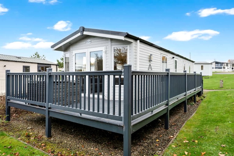 Modern Seaside Holiday Home with Beach Access, & Family-Friendly Escape in Scotland, United Kingdom