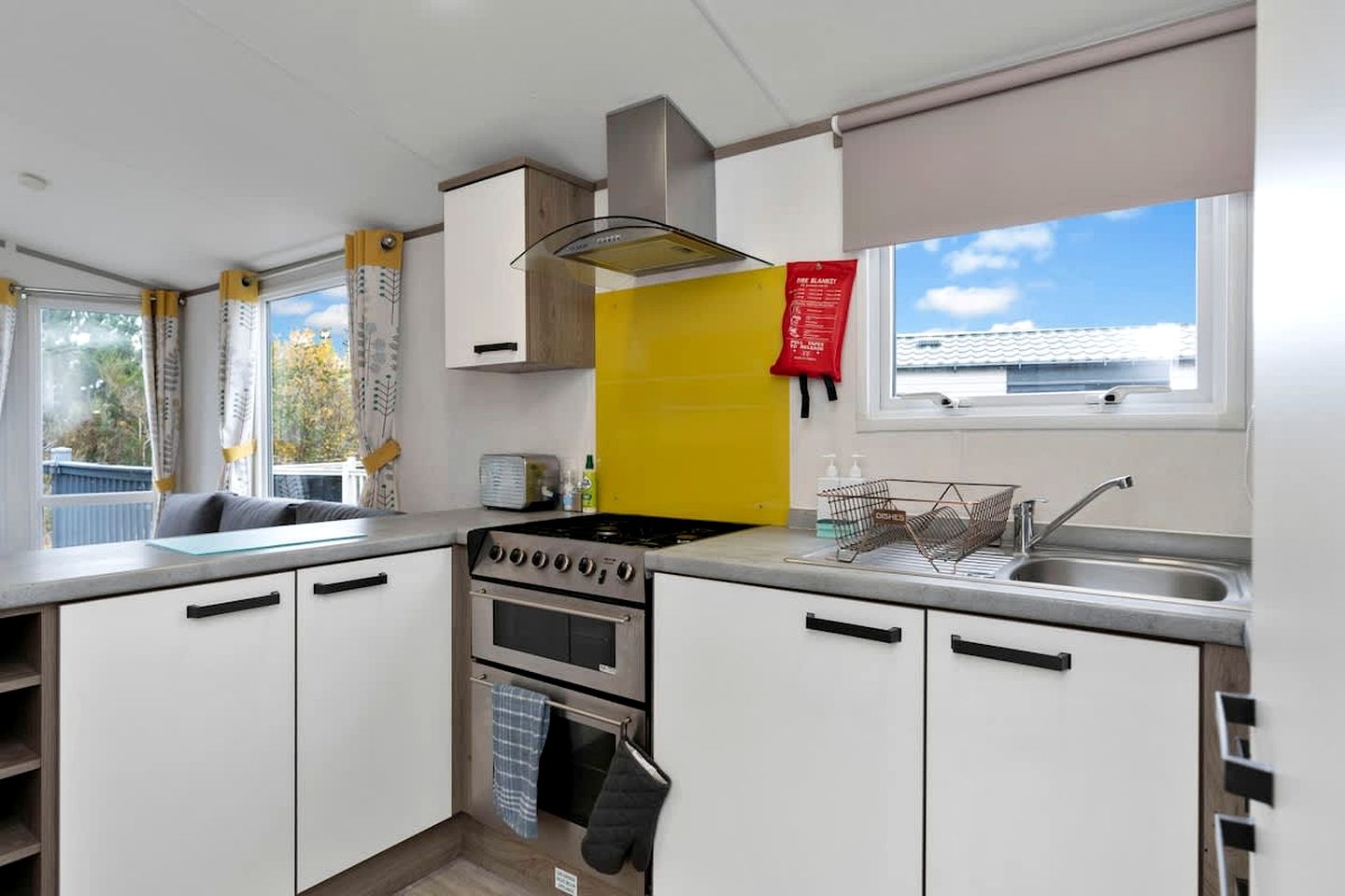 Modern Seaside Holiday Home with Beach Access, & Family-Friendly Escape in Scotland, United Kingdom