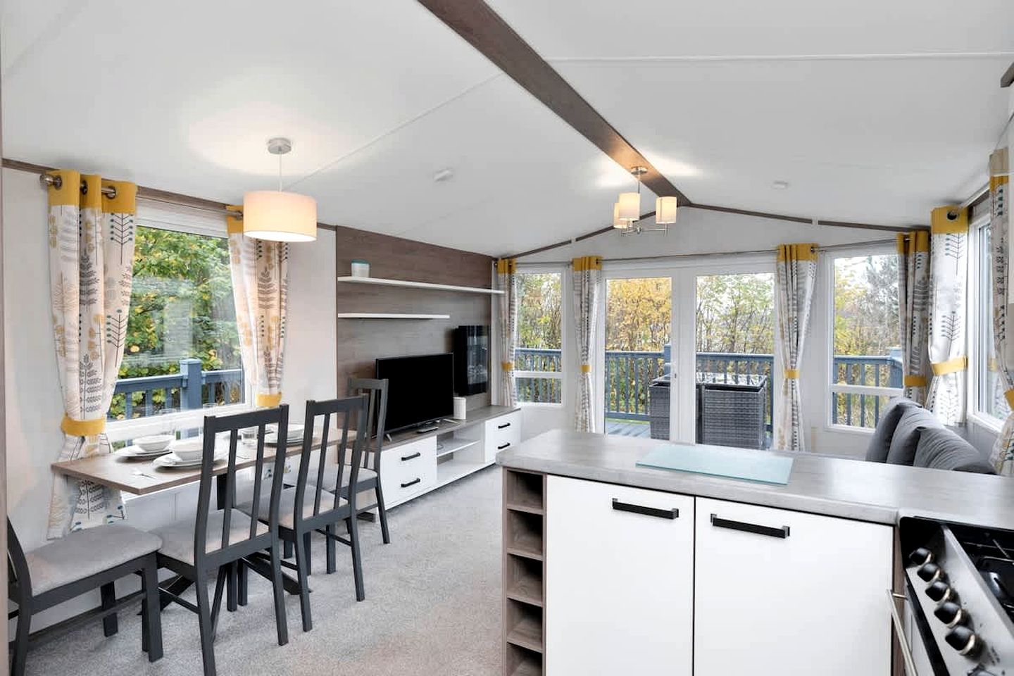 Modern Seaside Holiday Home with Beach Access, & Family-Friendly Escape in Scotland, United Kingdom