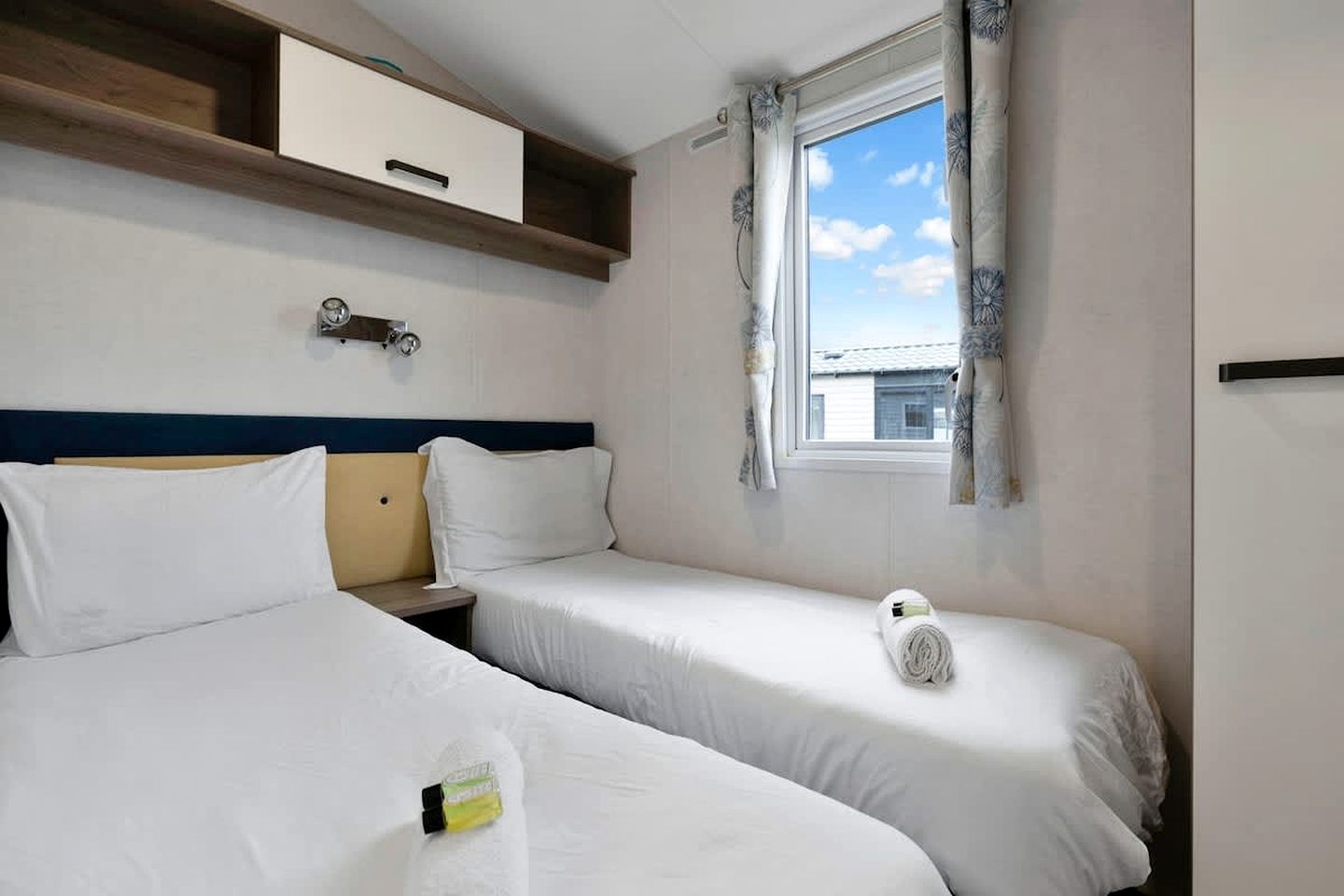 Modern Seaside Holiday Home with Beach Access, & Family-Friendly Escape in Scotland, United Kingdom