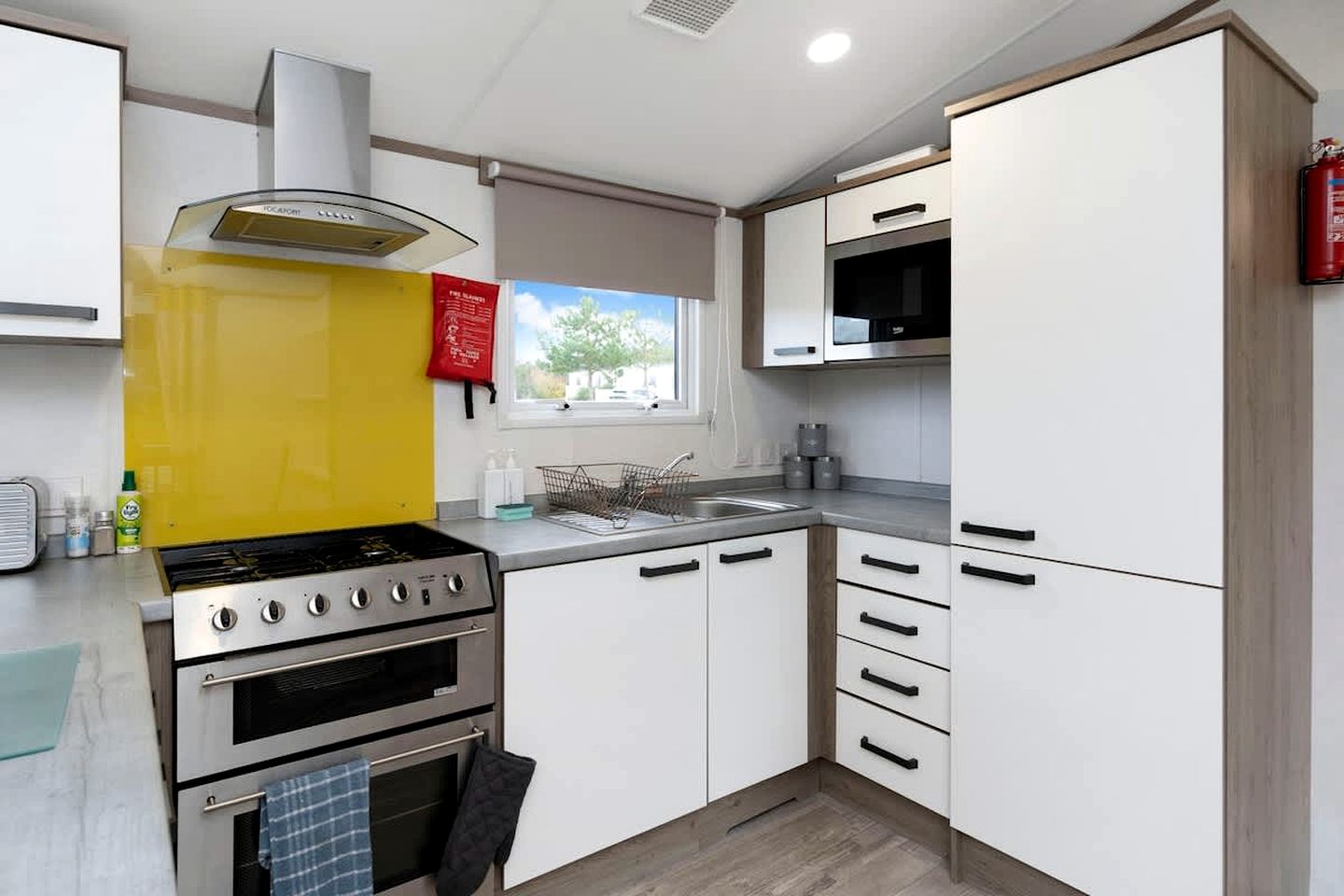 Modern Seaside Holiday Home with Beach Access, & Family-Friendly Escape in Scotland, United Kingdom