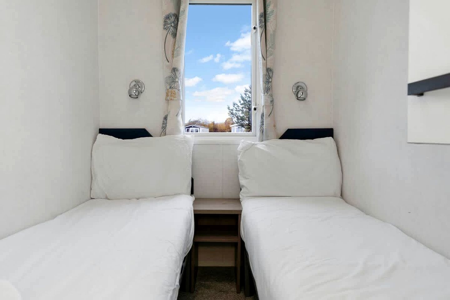 Modern Seaside Holiday Home with Beach Access, & Family-Friendly Escape in Scotland, United Kingdom