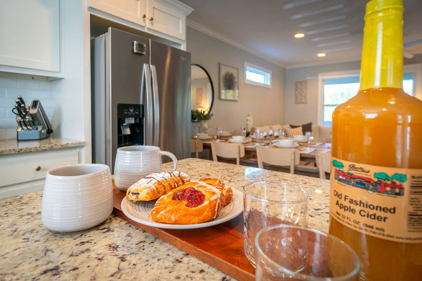 Modern Vacation Home with Hot Tub & Golf Simulator near Downtown Helen, GA