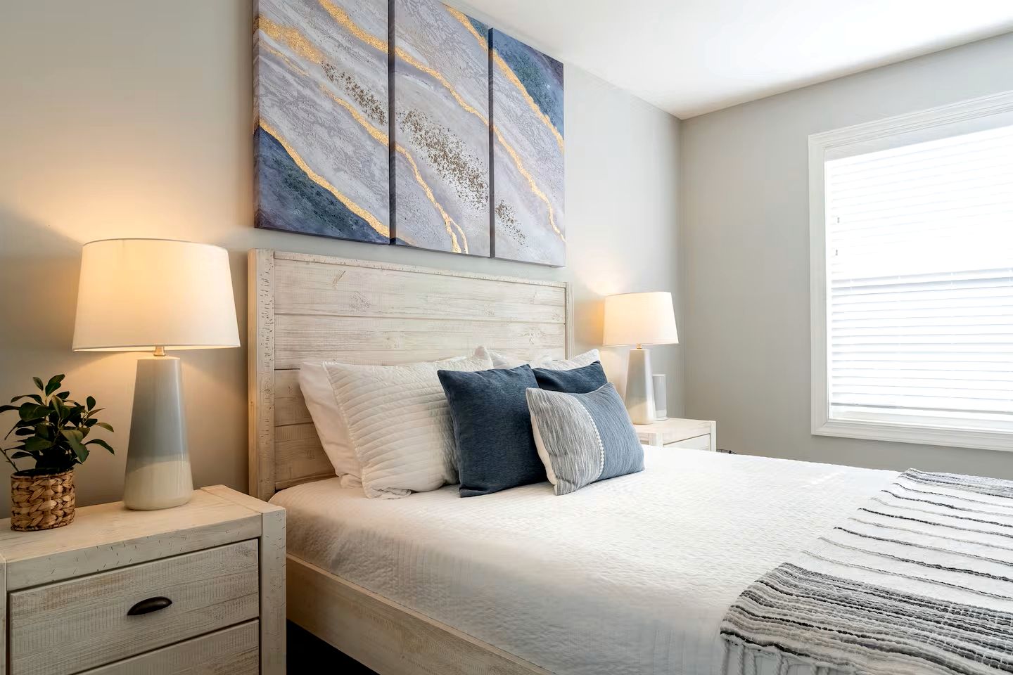 Modern Vacation Home with Hot Tub & Golf Simulator near Downtown Helen, GA