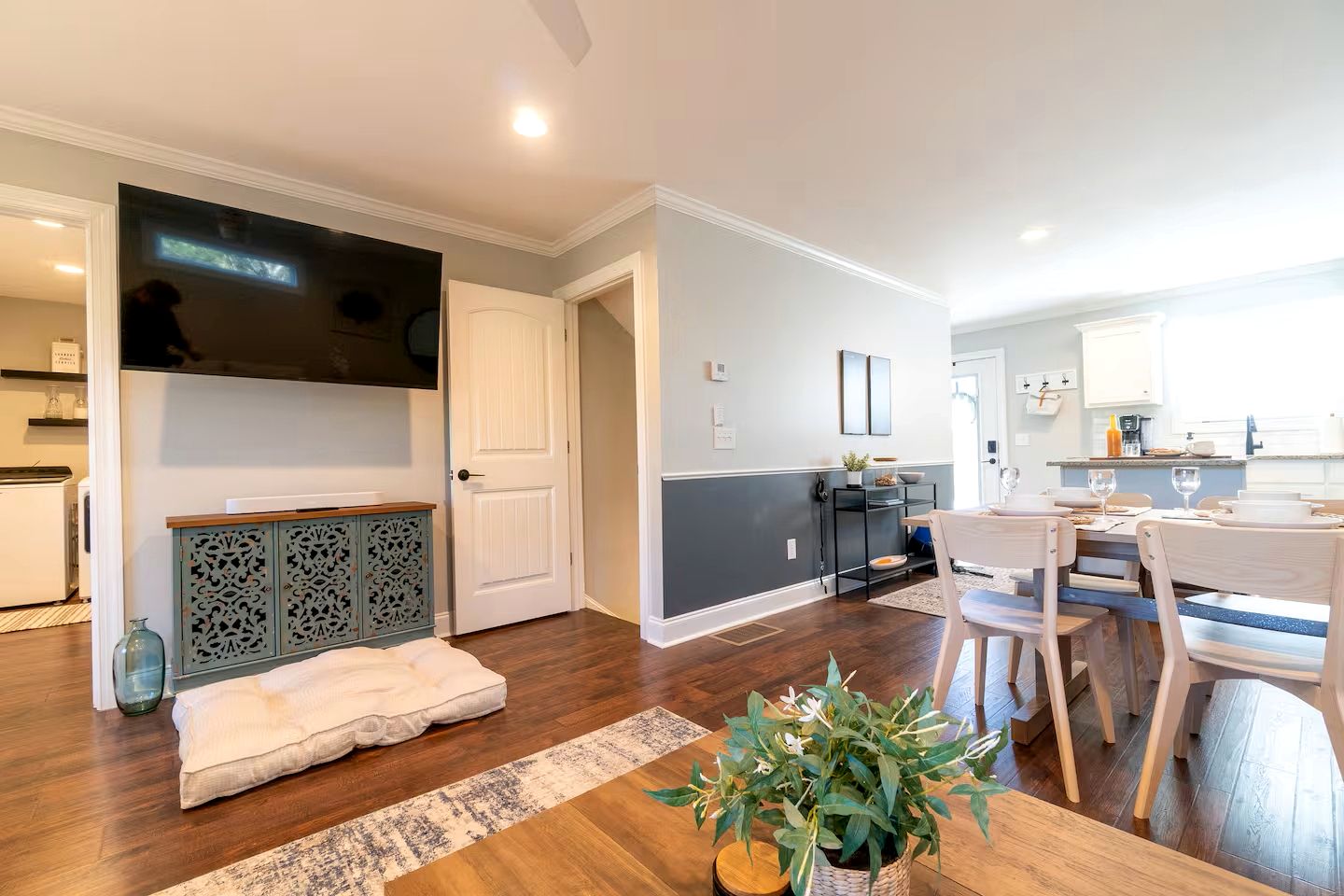 Modern Vacation Home with Hot Tub & Golf Simulator near Downtown Helen, GA