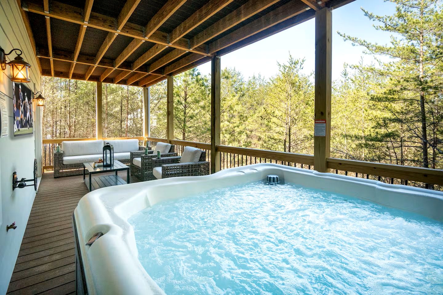 Modern Vacation Home with Hot Tub & Golf Simulator near Downtown Helen, GA