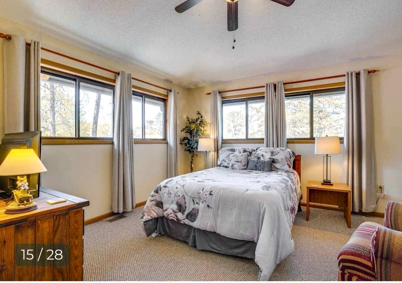 Charming Cabin on Golf Course with Fireplace & Resort Perks in Hedgesville, West Virginia