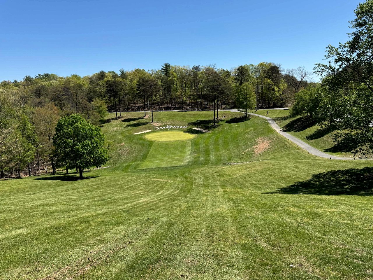 Charming Cabin on Golf Course with Fireplace & Resort Perks in Hedgesville, West Virginia