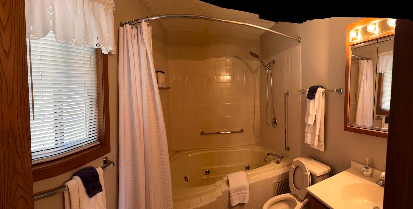 Charming Cabin on Golf Course with Fireplace & Resort Perks in Hedgesville, West Virginia